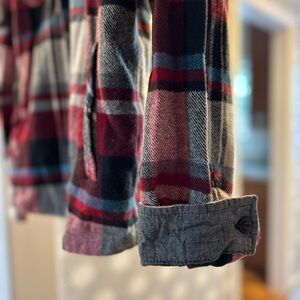 4-pocket Flannel, wear as a coat or by itself. Made by Weatherproof Vintage.